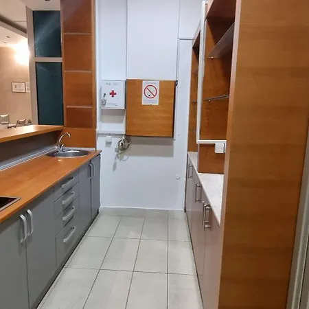 Gosnje Hostel *